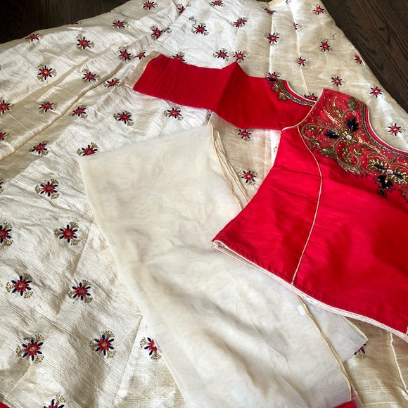 Red and white Lehenga - Picture 7 of 10